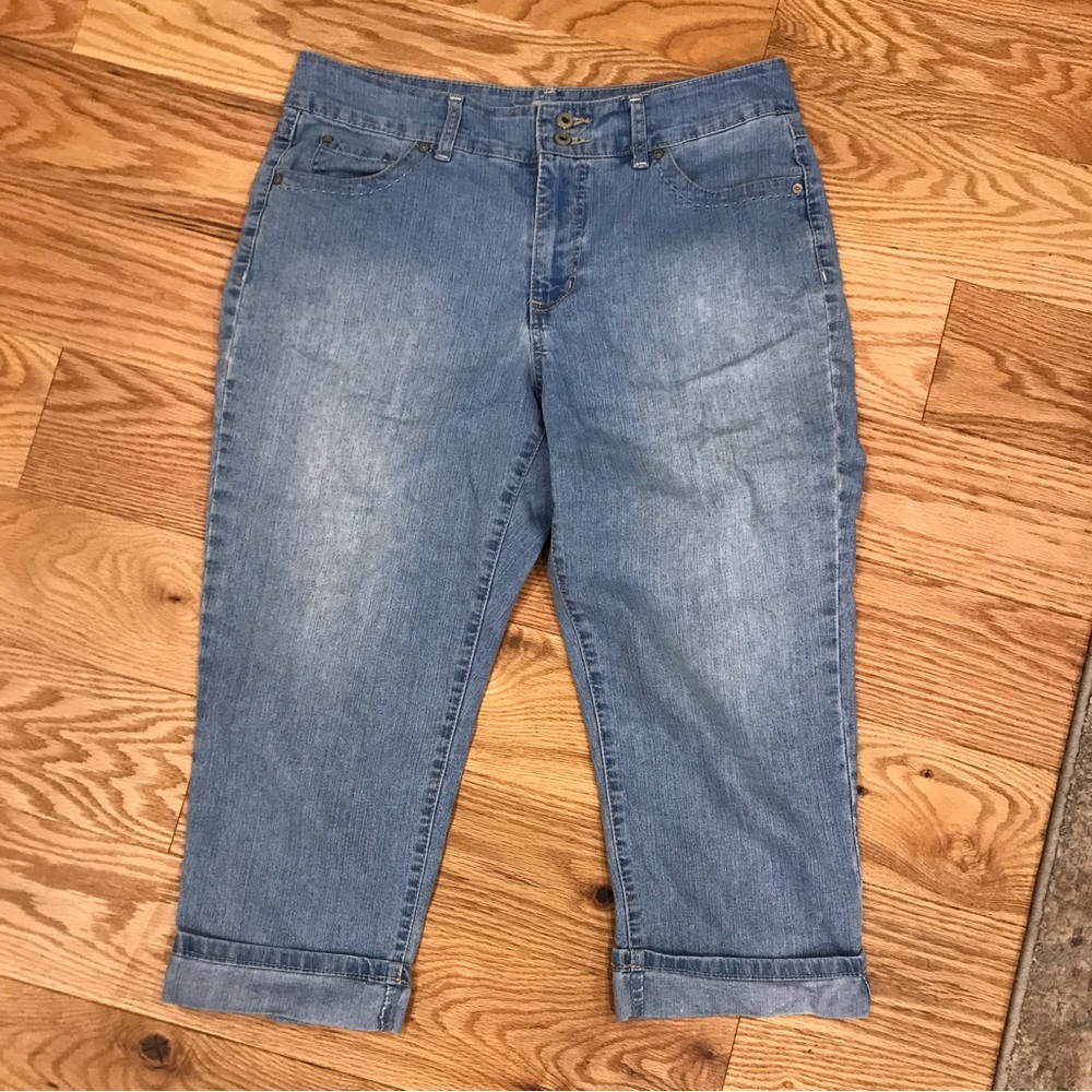Bandolino Blu Jean capris with cuffs